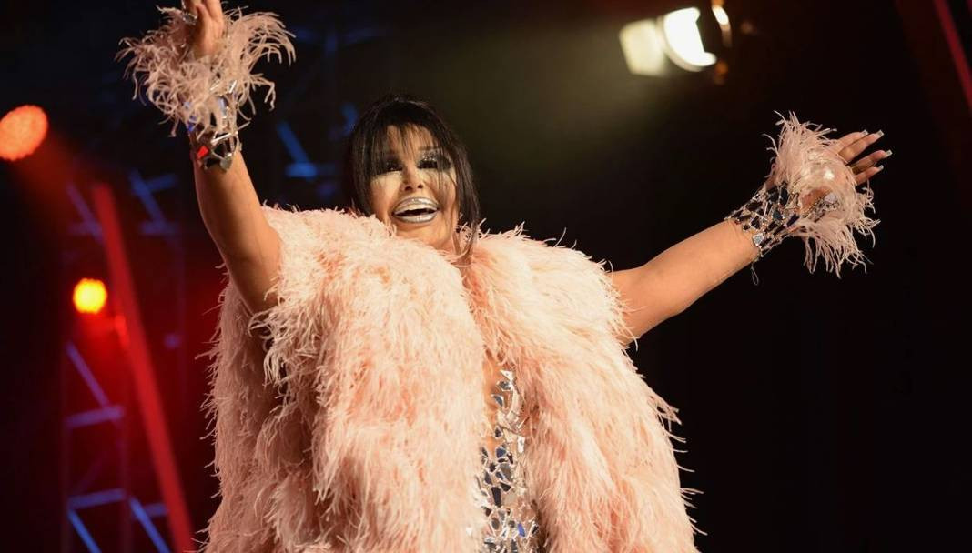 Türk Müziğinin divası Bülent Ersoy makyajsız yakalandı! Görenler tanıyamadı - Resim: 24